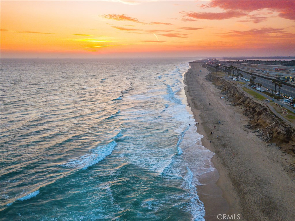 https://media.crmls.org/medias/4e495ffc-0790-4e5a-a29b-660a2686eae8.jpg?preset=X-Large