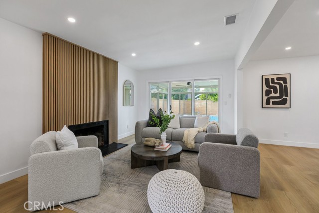 5116 E Wardlow Road, Long Beach CA: https://media.crmls.org/medias/4e4a0e75-921b-4024-a419-c9d13369f529.jpg