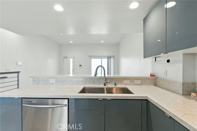 Detail Gallery Image 11 of 43 For 4461 Tujunga Ave #102,  Studio City,  CA 91602 - 3 Beds | 2/1 Baths