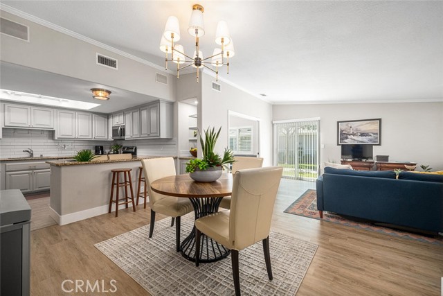 13781 Alderwood Lane, Seal Beach CA: https://media.crmls.org/medias/4e4b4404-914a-4ff4-b289-3ba76c477309.jpg