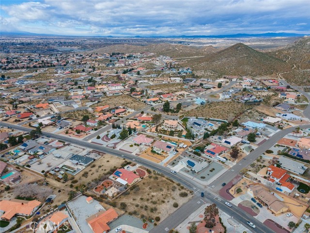 Detail Gallery Image 6 of 27 For 16499 Kamana Rd, Apple Valley,  CA 92307 - – Beds | – Baths