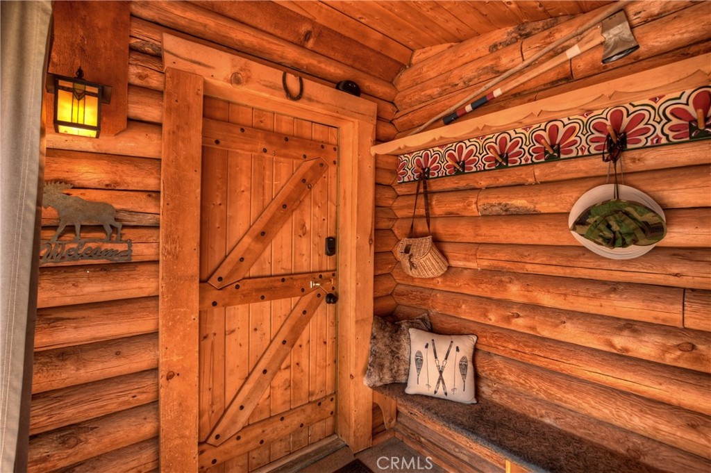 https://media.crmls.org/medias/4e4cd7a5-f8f8-40fc-9f1f-050a7a66a4c8.jpg?preset=X-Large