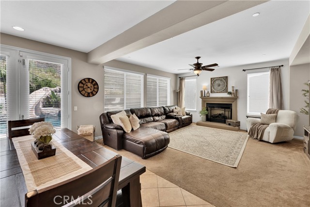 14668 Stageline Lane, Fontana CA: https://media.crmls.org/medias/4e4ceed6-ffcb-414c-8f46-6b7fa58359ed.jpg