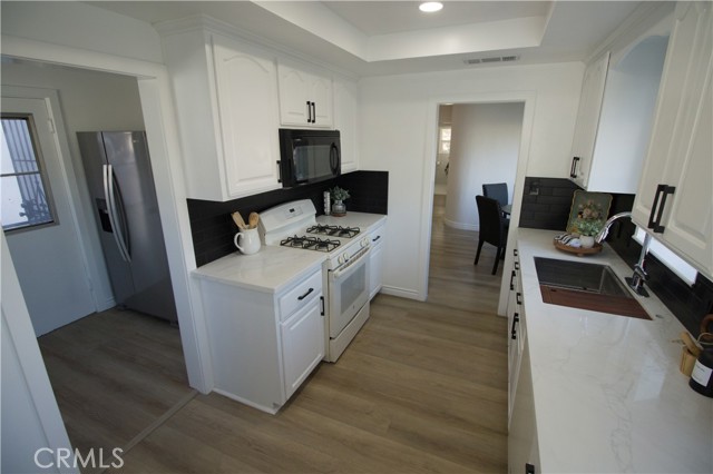 Detail Gallery Image 17 of 18 For 3528 Russell Street, Riverside,  CA 92501 - 4 Beds | 3 Baths