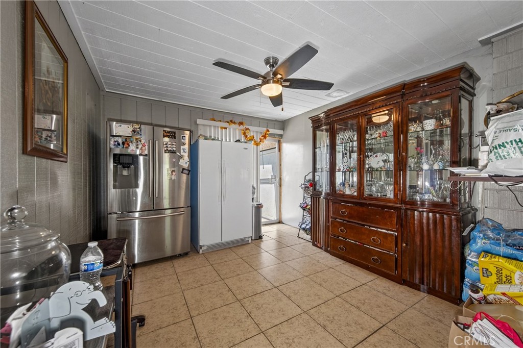 https://media.crmls.org/medias/4e4db8ae-a57d-4f4d-8a05-76fac8bc4d97.jpg?preset=X-Large