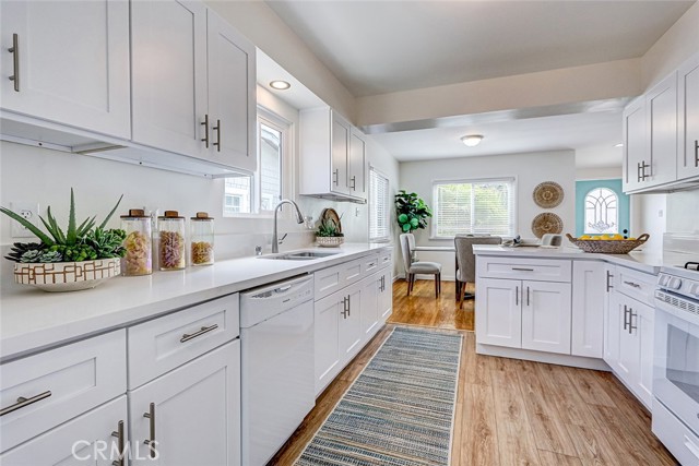 426 S Broadway, Redondo Beach CA: https://media.crmls.org/medias/4e4ed5a2-2ef4-45bb-97c6-b87426ff18d5.jpg