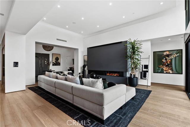7139 Macapa Drive, Los Angeles CA: https://media.crmls.org/medias/4e50d266-29ff-4288-a498-a8ccdb009958.jpg