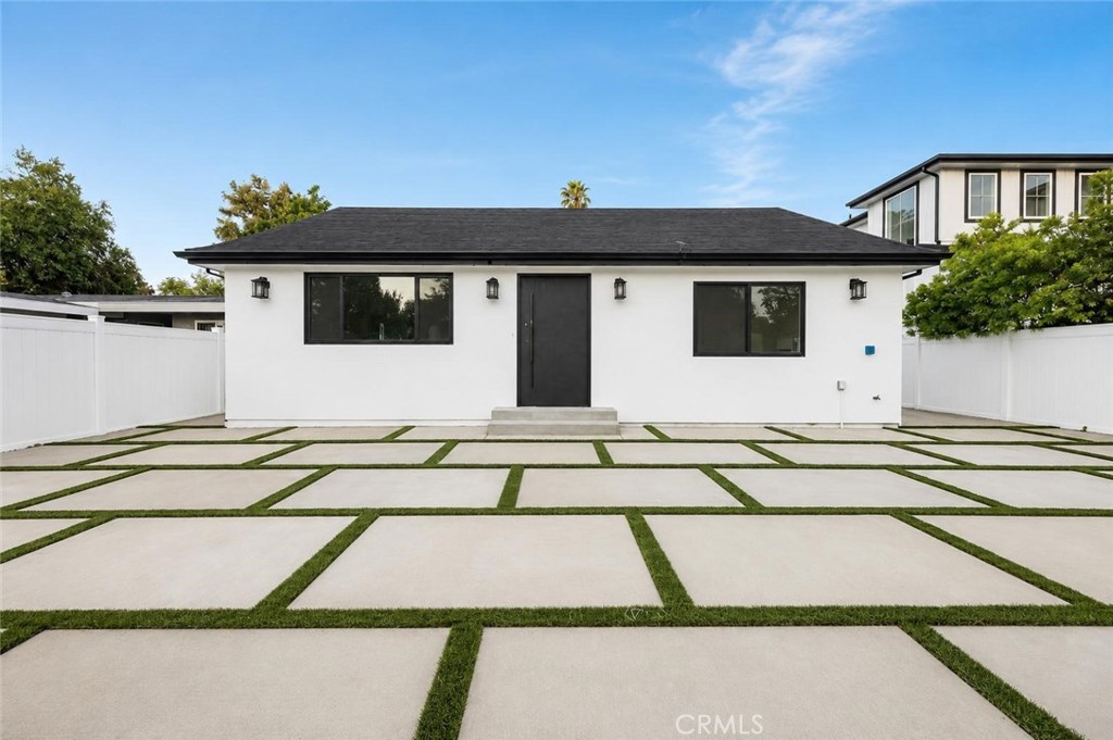 5412 Fallbrook Avenue