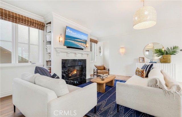 716 1/2 Iris Avenue, Corona del Mar CA: https://media.crmls.org/medias/4e521c6c-e325-417e-b892-1b0018d72967.jpg