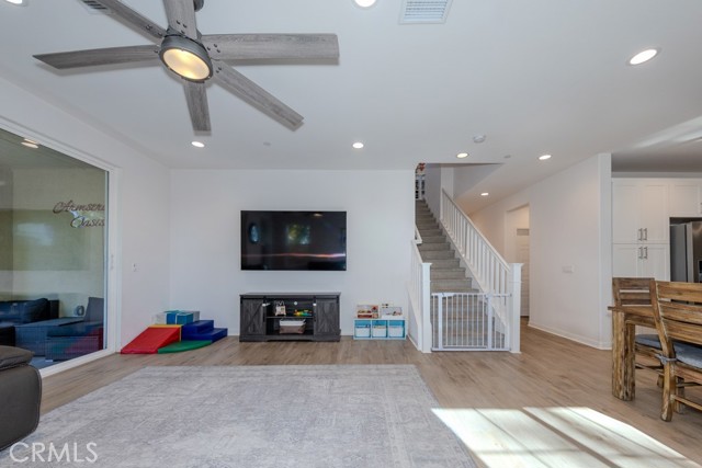 Detail Gallery Image 10 of 64 For 7082 Mallow Drive #2,  Fontana,  CA 92336 - 4 Beds | 3 Baths