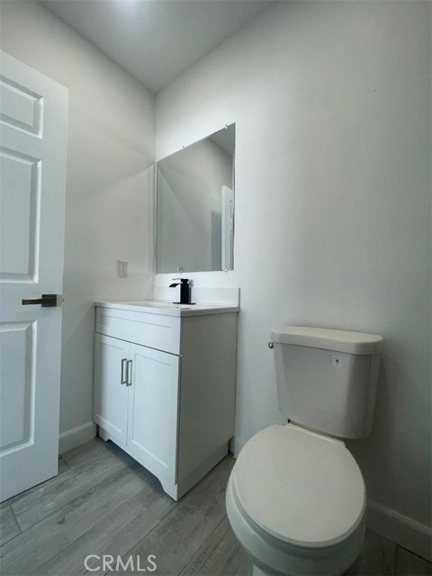 Detail Gallery Image 13 of 17 For 4914 Hesperia, Encino,  CA 91316 - 2 Beds | 2 Baths