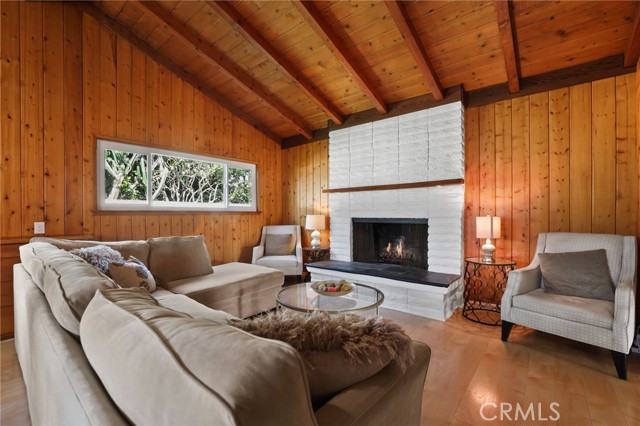 20071 Moontide Circle, Huntington Beach CA: https://media.crmls.org/medias/4e538b52-91b3-4f0d-86cd-0e2bf127e1f7.jpg