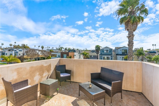 519 13TH Street, Huntington Beach CA: https://media.crmls.org/medias/4e5437df-ec48-4962-8abb-61b084bc6e0a.jpg