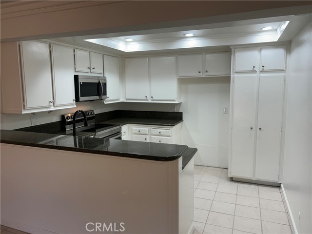 Detail Gallery Image 3 of 24 For 6560 E Camino Vista #2,  Anaheim Hills,  CA 92807 - 3 Beds | 2/1 Baths