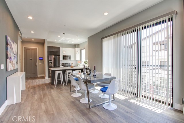 Detail Gallery Image 6 of 27 For 330 Salem #201,  Glendale,  CA 91203 - 3 Beds | 2/1 Baths