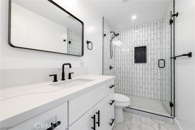 Detail Gallery Image 12 of 14 For 5706 Burnet Ave, Sherman Oaks,  CA 91411 - 3 Beds | 2 Baths
