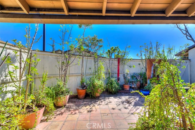 Detail Gallery Image 3 of 22 For 1682 Aspen Village Way, West Covina,  CA 91791 - 2 Beds | 2 Baths