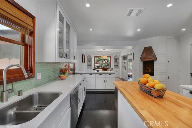 5866 Varna Avenue, Valley Glen CA: https://media.crmls.org/medias/4e58e79d-0d4c-431d-b44f-25d1e0026aca.jpg