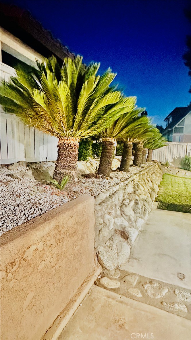 https://media.crmls.org/medias/4e58f7c5-b2fd-4d05-b3c6-ad30d2bb046c.jpg?preset=X-Large