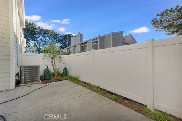 Detail Gallery Image 7 of 39 For 18200 Andrea Cir #6,  Northridge,  CA 91325 - 3 Beds | 2/1 Baths