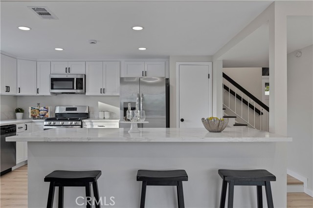 Detail Gallery Image 9 of 49 For 18838 Cabral, Canyon Country,  CA 91351 - 4 Beds | 3 Baths