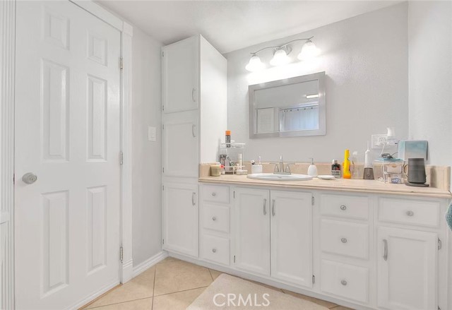 6442 Raymond Avenue, Long Beach CA: https://media.crmls.org/medias/4e5aa45f-4973-4a95-8bce-7a6027632f14.jpg