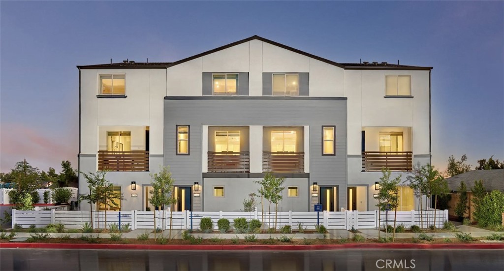 1320 W Oakcrest Paseo