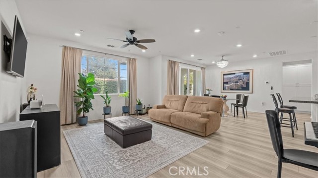 Detail Gallery Image 2 of 27 For 4547 S Luna Privado, Ontario,  CA 91761 - 2 Beds | 2 Baths