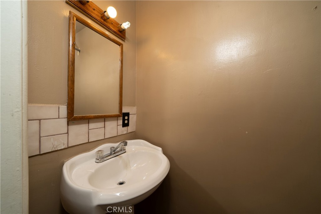 https://media.crmls.org/medias/4e5b2b8d-98c8-45b4-a2af-e2eacd8394c5.jpg?preset=X-Large