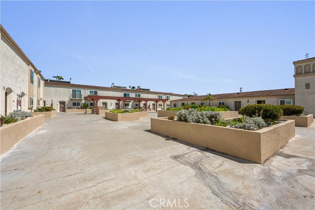 Detail Gallery Image 4 of 36 For 120 S Francisca Ave #18,  Redondo Beach,  CA 90277 - 2 Beds | 2/1 Baths