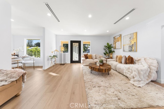 Detail Gallery Image 13 of 53 For 5700 Vista Del Monte, Sherman Oaks,  CA 91411 - 3 Beds | 2 Baths