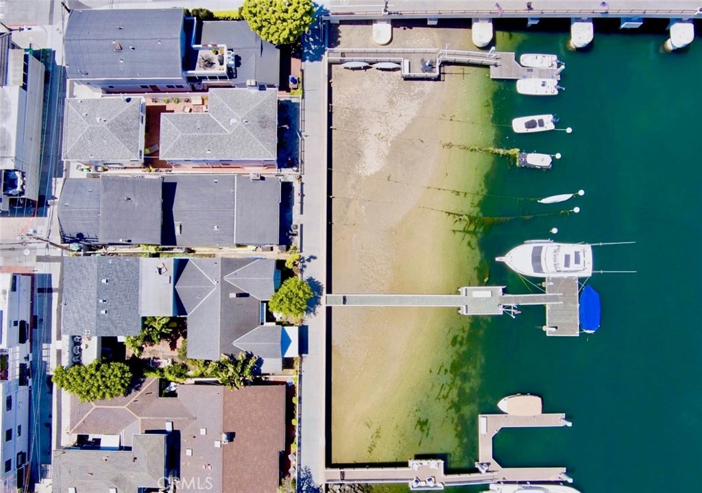 https://media.crmls.org/medias/4e5ca8e5-64dc-4616-843e-ba5f2a2ef596.jpg?preset=X-Large