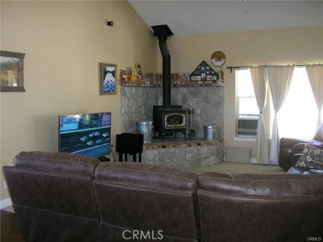 Detail Gallery Image 2 of 5 For 375 Canyon Rd, Pinon Hills,  CA 92372 - 2 Beds | 2 Baths