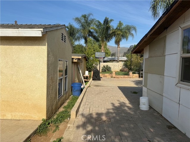 4176 Agate Street, Jurupa Valley CA: https://media.crmls.org/medias/4e5d4ace-50ad-47aa-a855-68360af3bce0.jpg