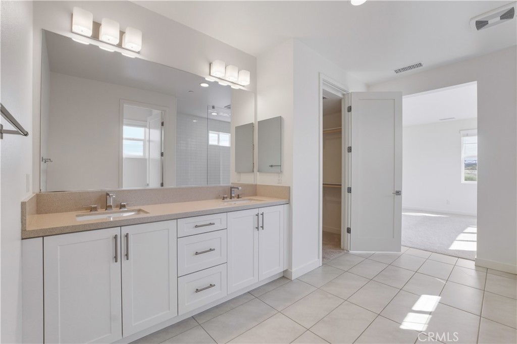 MLS #OC25225551 image #22