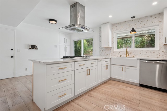 5789 Fairhaven Avenue, Woodland Hills CA: https://media.crmls.org/medias/4e5de5f9-396b-49c7-b96c-b4d27b5c8d85.jpg