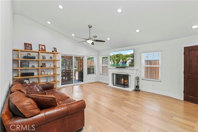 Detail Gallery Image 6 of 23 For 26816 Cold Springs St, Calabasas,  CA 91301 - 3 Beds | 3 Baths