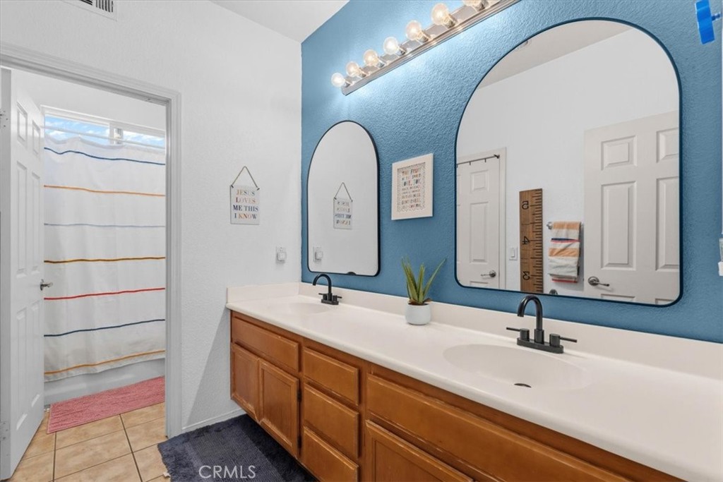 https://media.crmls.org/medias/4e60028c-5288-4466-a1d0-a3077c696b8a.jpg?preset=X-Large