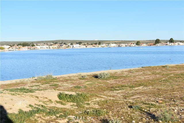 Detail Gallery Image 8 of 20 For 26456 Blue Water, Helendale,  CA 92342 - – Beds | – Baths