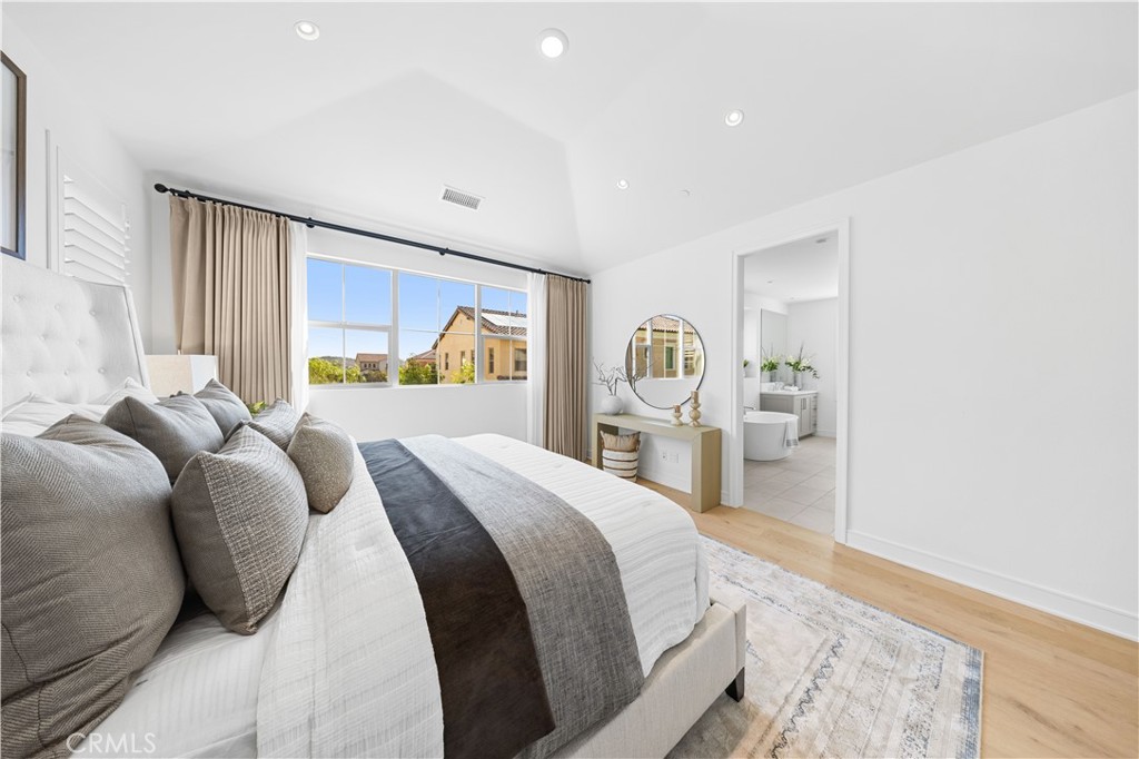 MLS #OC25246259 image #25