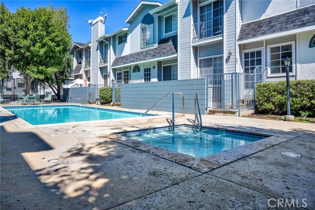 Detail Gallery Image 11 of 11 For 7420 Corbin Ave #10,  Reseda,  CA 91335 - 2 Beds | 2/1 Baths