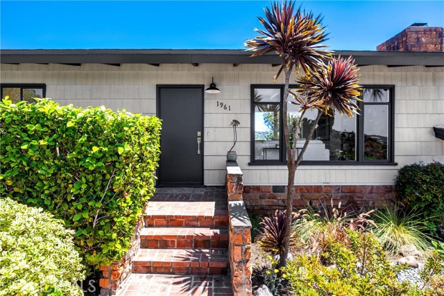 1961 Temple Hills Drive, Laguna Beach CA: https://media.crmls.org/medias/4e64bc25-99b5-480d-a916-63a0e8caf910.jpg