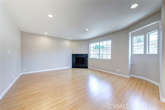 Detail Gallery Image 4 of 31 For 604 W Wilson Ave #2,  Glendale,  CA 91203 - 3 Beds | 2/1 Baths