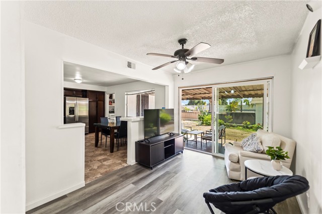 Detail Gallery Image 7 of 44 For 370 E La Verne Ave, Pomona,  CA 91767 - 5 Beds | 2 Baths