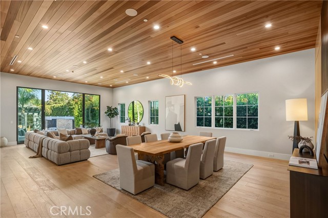 Detail Gallery Image 15 of 56 For 20511 Wells Dr, Woodland Hills,  CA 91364 - 6 Beds | 6/1 Baths