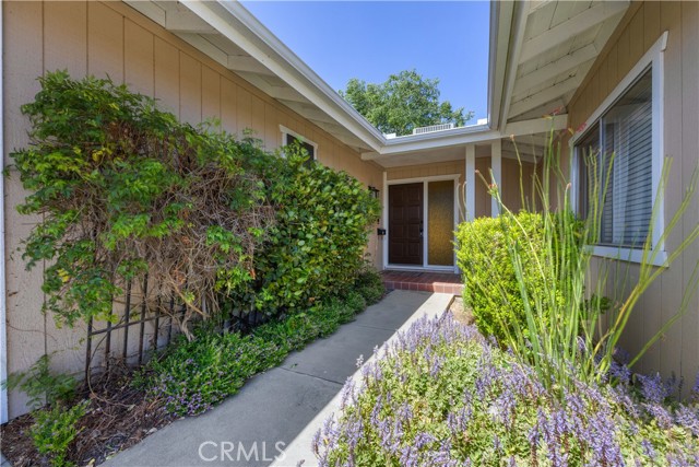 Detail Gallery Image 4 of 38 For 6212 Friant Dr, Bakersfield,  CA 93309 - 3 Beds | 2 Baths