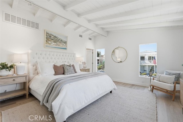 Detail Gallery Image 11 of 52 For 436 1st St, Manhattan Beach,  CA 90266 - 4 Beds | 2/1 Baths