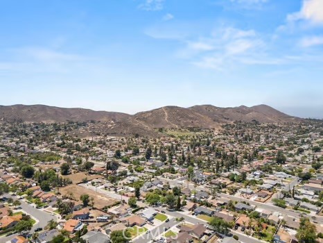 https://media.crmls.org/medias/4e6762f2-44b8-4ac4-8758-d3e3b289aa9e.jpg?preset=X-Large