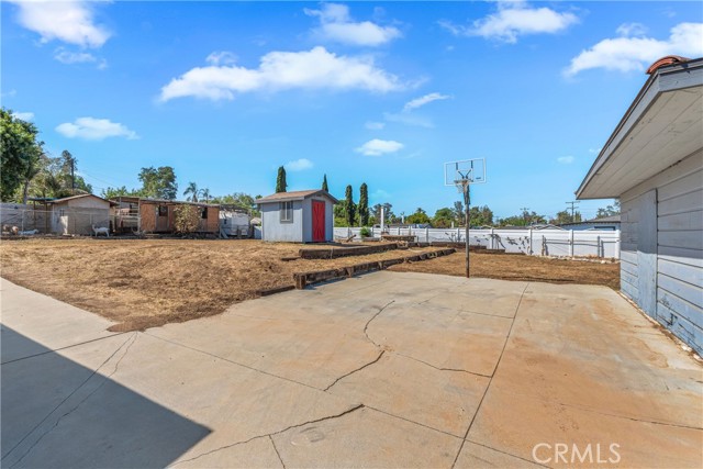 9600 51st, Jurupa Valley CA: https://media.crmls.org/medias/4e677559-bd1c-4f99-b94a-3c8d6c1190b1.jpg