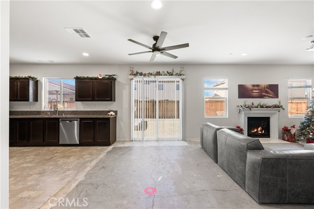 Detail Gallery Image 13 of 60 For 2517 San Madrid, Rosamond,  CA 93560 - 3 Beds | 2/1 Baths